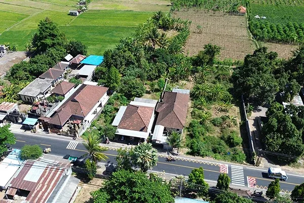 Dijual Rumah Pinggir Jalan di Banjarasem