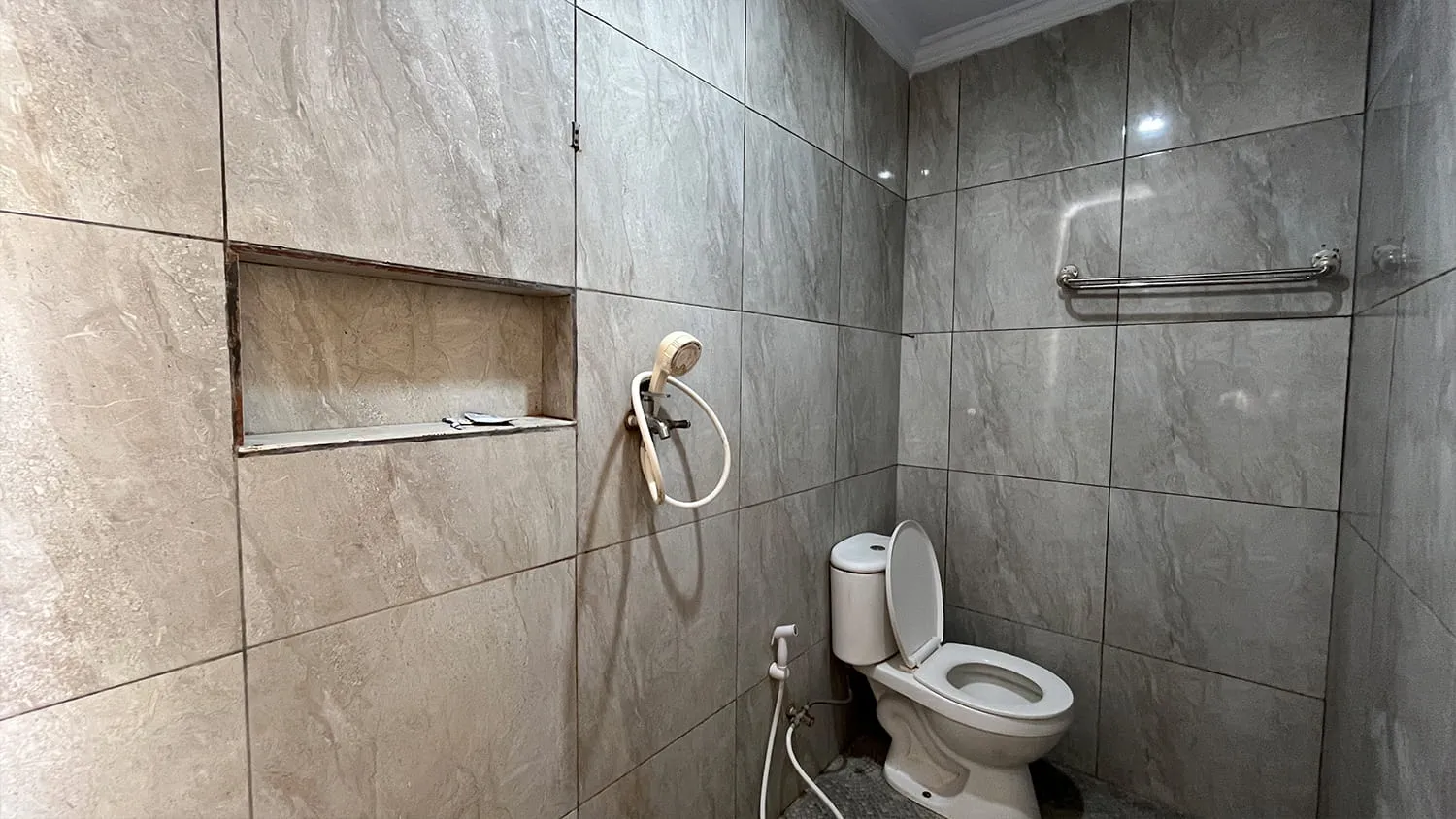 Rumah 2 Lantai 5 KT di Banyuning - 6