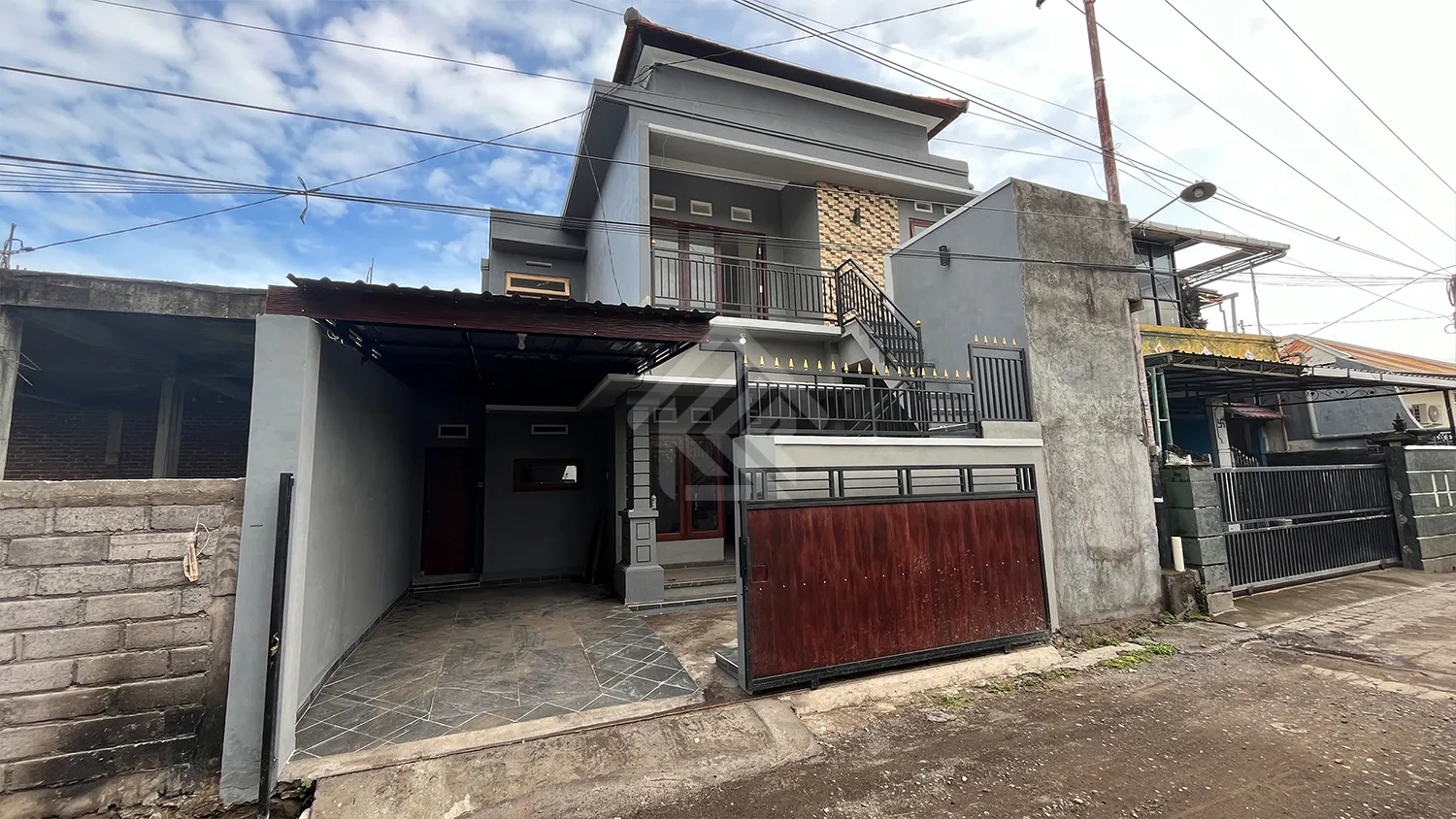 Rumah 2 Lantai Dekat Taman Kota Singaraja