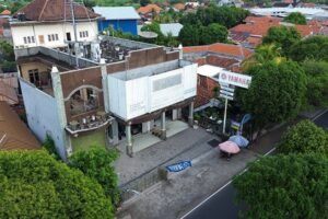 Dijual Rumah 3 Lantai Bonus Ruko Eks Dealer Motor Surapati