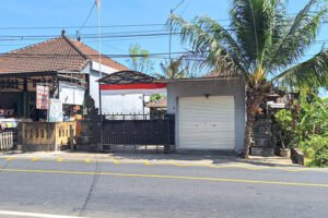 Dijual Rumah Pinggir Jalan di Banjarasem