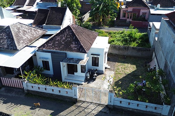 Dijual Rumah Dengan Tanah Luas di Desa Anturan