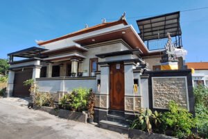 Dijual Rumah Satu Setengah Lantai Baru di Banyuning